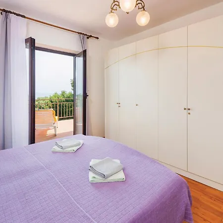 Apartment Awesome In Pobri With House Sea View Volosko