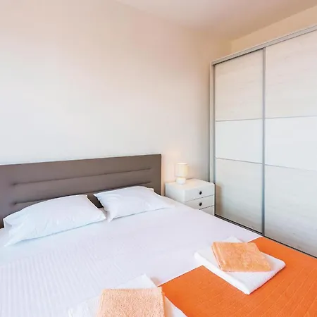 Apartment Awesome In Pobri With House Sea View *